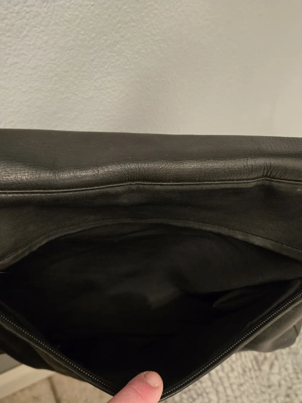 Classic Black Leather Crossbody Bag - Picture 9 of 10
